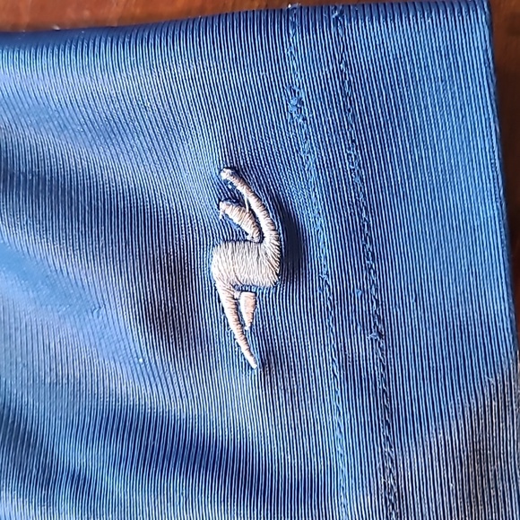 Mens shorts with elastic waist and draw strings. 2 side pockets - Picture 6 of 9